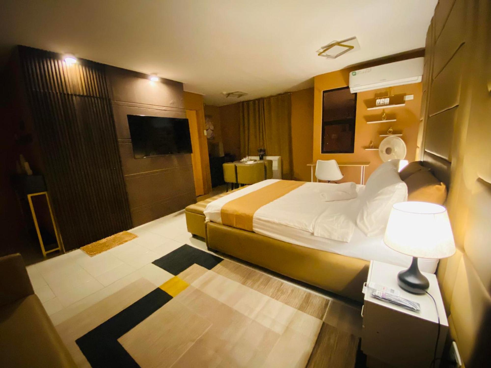 The Barracks Staycation ซานตาโรซา ภายนอก รูปภาพ